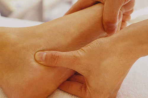 Cómo dar masajes en los pies