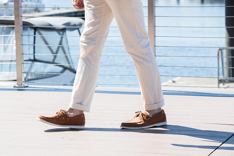 Cómo usar zapatos náuticos con estilo